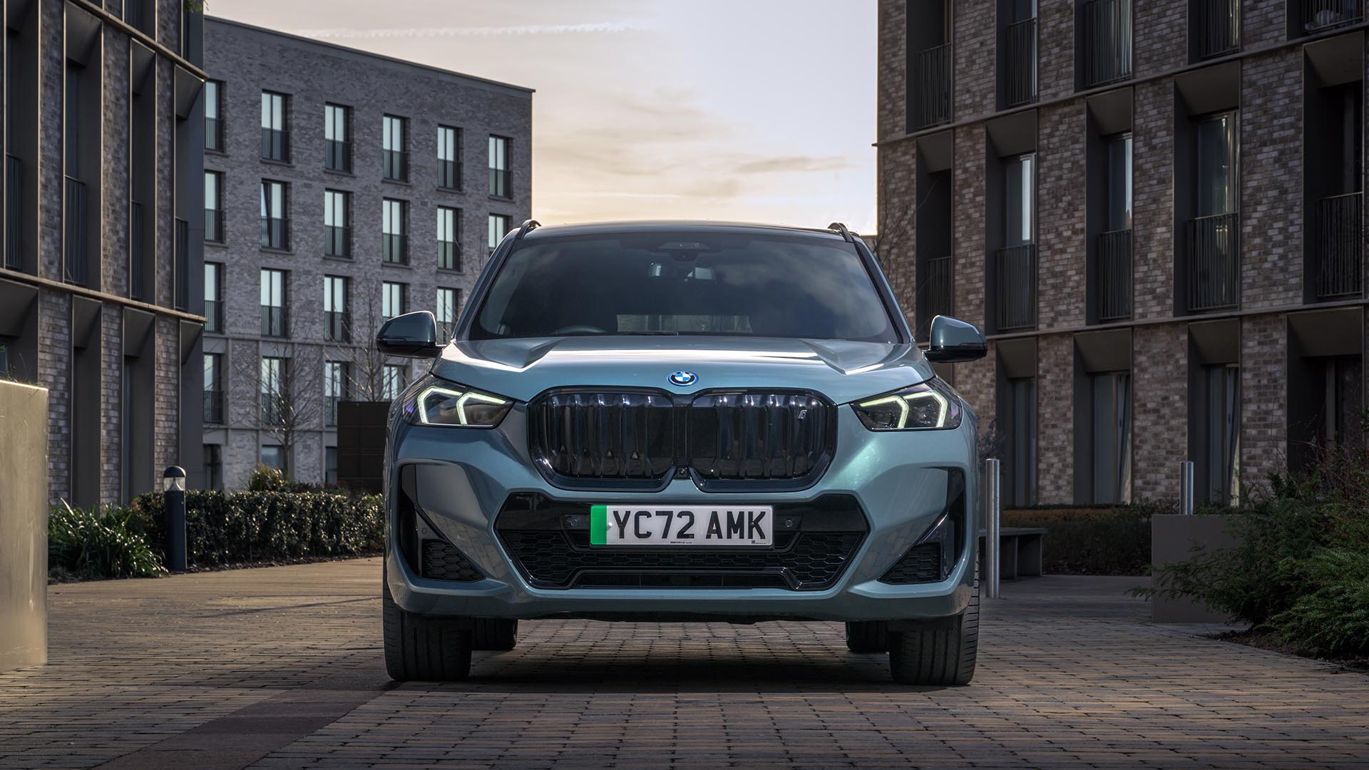 BMW iX1 Review & Prices 2023 | AutoTrader UK